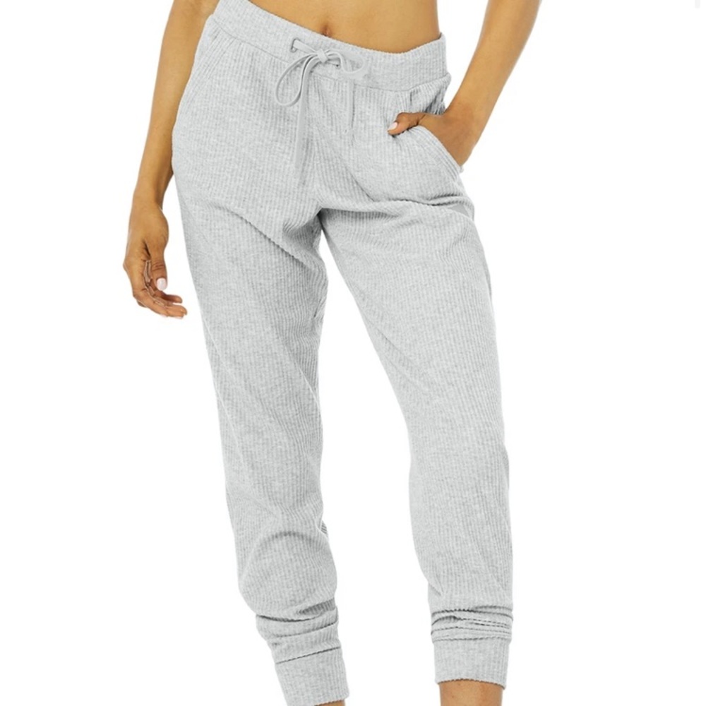ALO YOGA MUSE SWEATPANT. HEATHER GREY